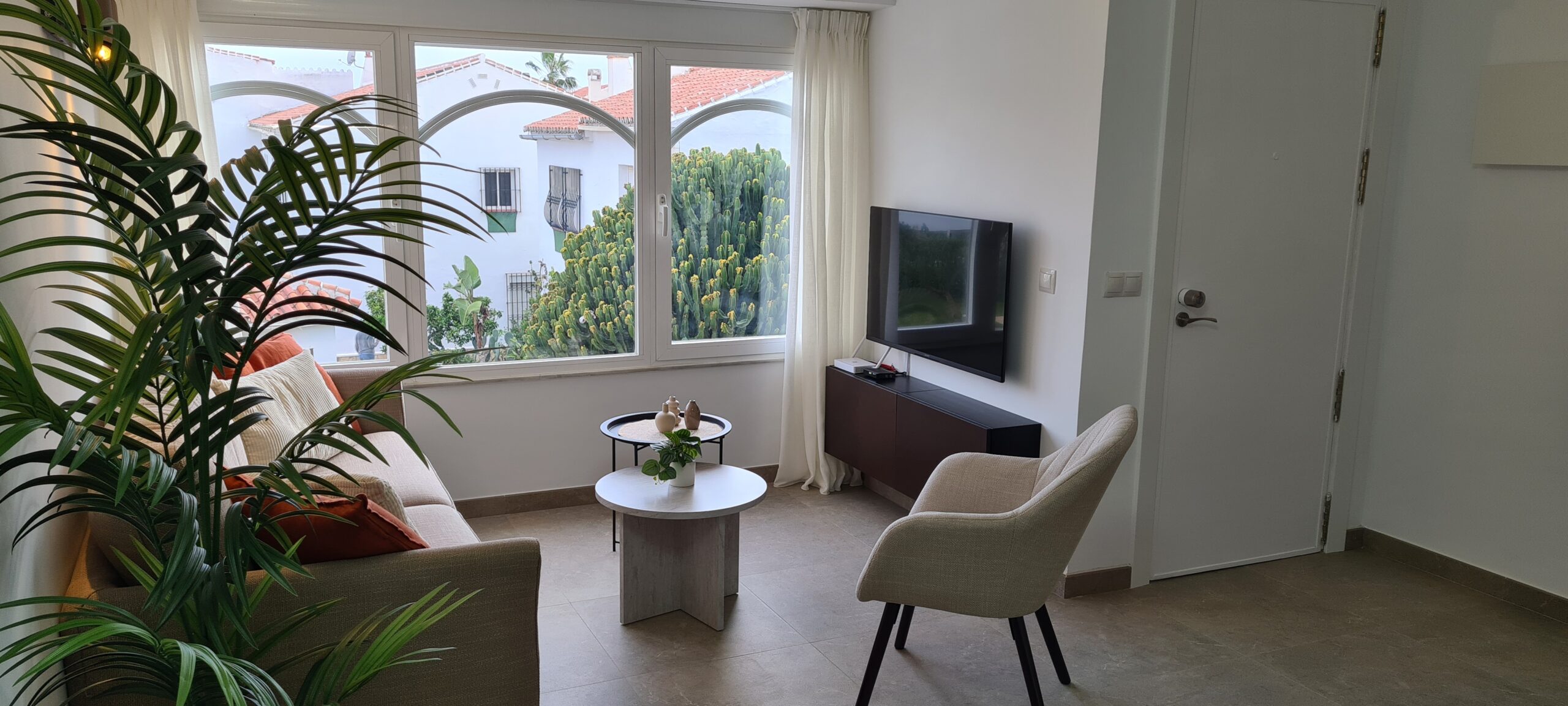Living room with dining table
